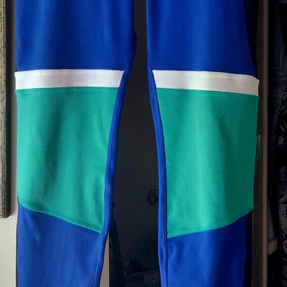 J14  Reebok leggings great colours Speedwick fabric helps keep u cool and dry - Picture 3 of 5